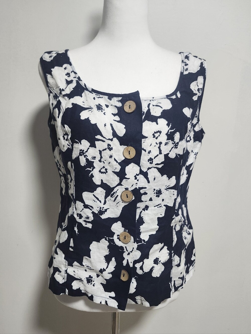 Papillon Blanc 100% Linen Sleeveless Navy Blue Floral Button-Front Blouse